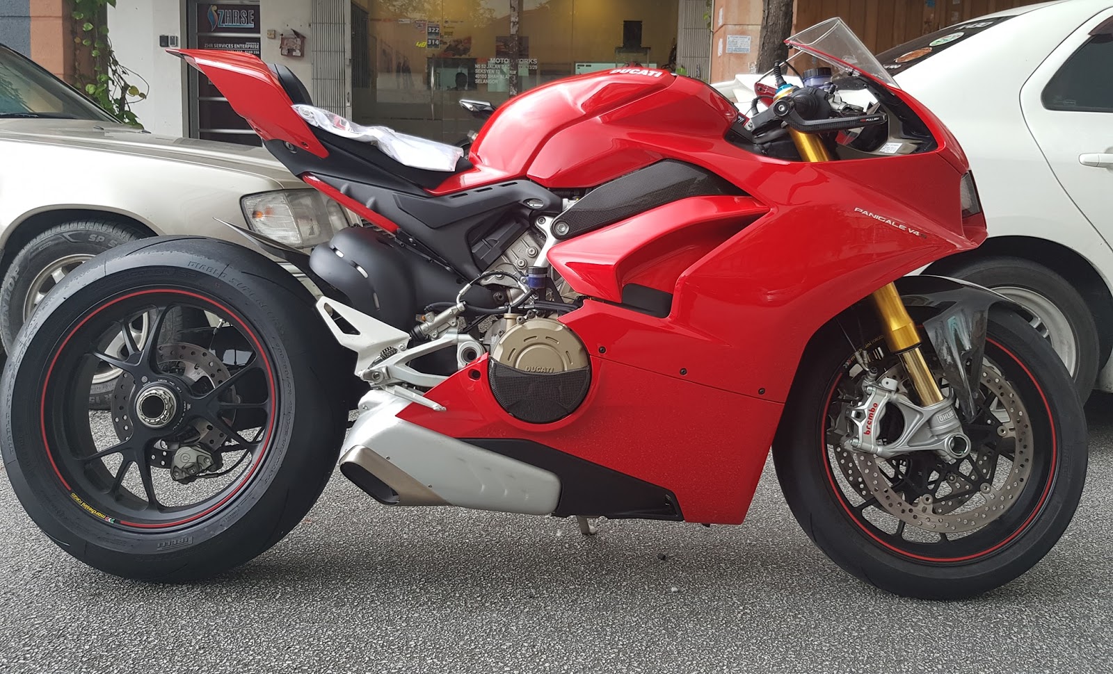 Take Control of Your Ride with the Panigale V4 Carbon Fiber post thumbnail image
