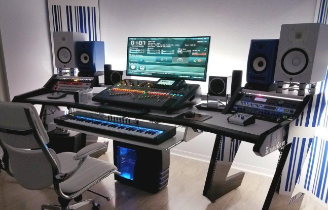 Customizable Music Workstation Desk for Your Workflow post thumbnail image