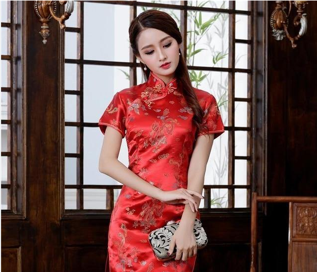 Graceful Allure: The Long Chinese Dress Story post thumbnail image